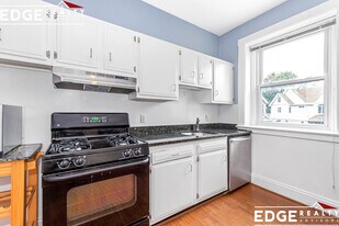 457 Washington St, Unit 6 in Newton, MA - Building Photo