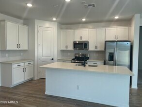7700 W Saddlehorn Rd in Peoria, AZ - Building Photo - Building Photo