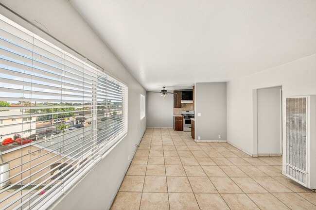 1115 252nd St in Los Angeles, CA - Foto de edificio - Building Photo