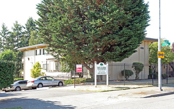 Vista Rainier Apartments in Tacoma, WA - Building Photo - Building Photo