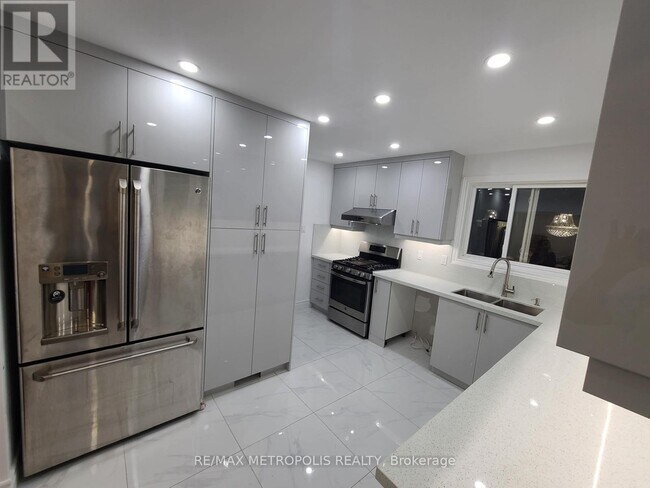 78 Crittenden Square in Toronto, ON - Building Photo - Building Photo