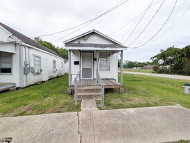 810 Peach Ave in Beaumont, TX - Building Photo