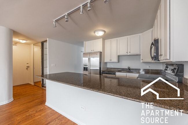 1344 N Dearborn St in Chicago, IL - Building Photo - Building Photo