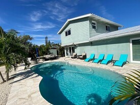 2051 SW 22nd Ave in Fort Lauderdale, FL - Building Photo