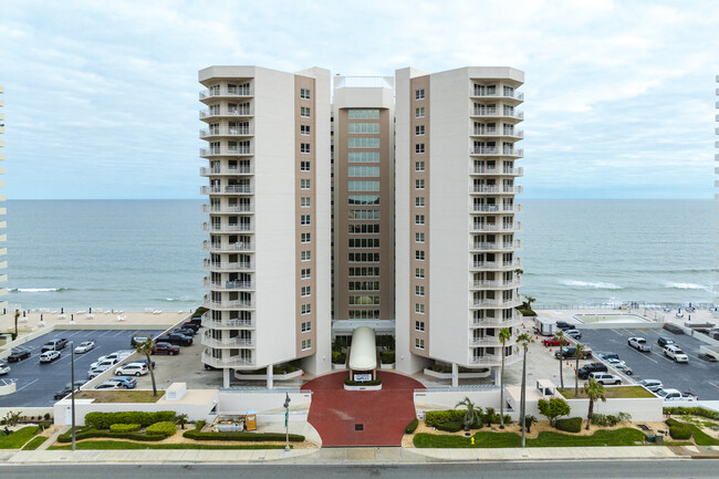 Oceans Six Condominium in Daytona Beach Shores, FL - Building Photo - Building Photo