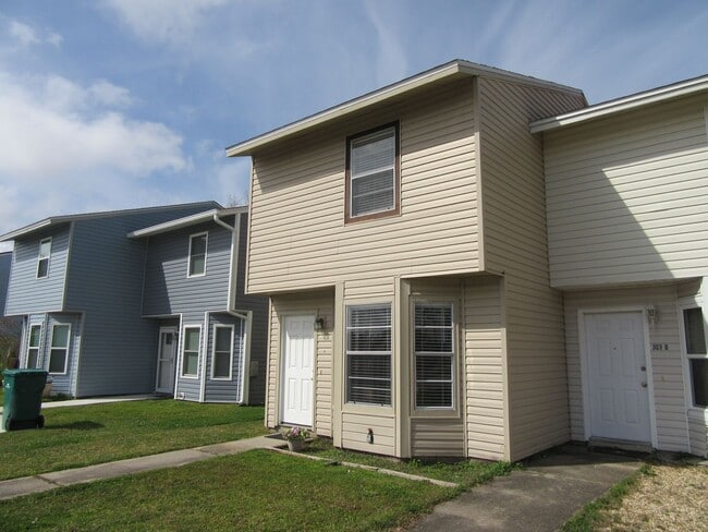 303 Sukoshi Dr in Panama City, FL - Building Photo - Building Photo