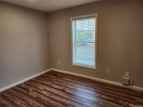 52 N Bergen Pl, Unit 4 in Freeport, NY - Building Photo - Building Photo