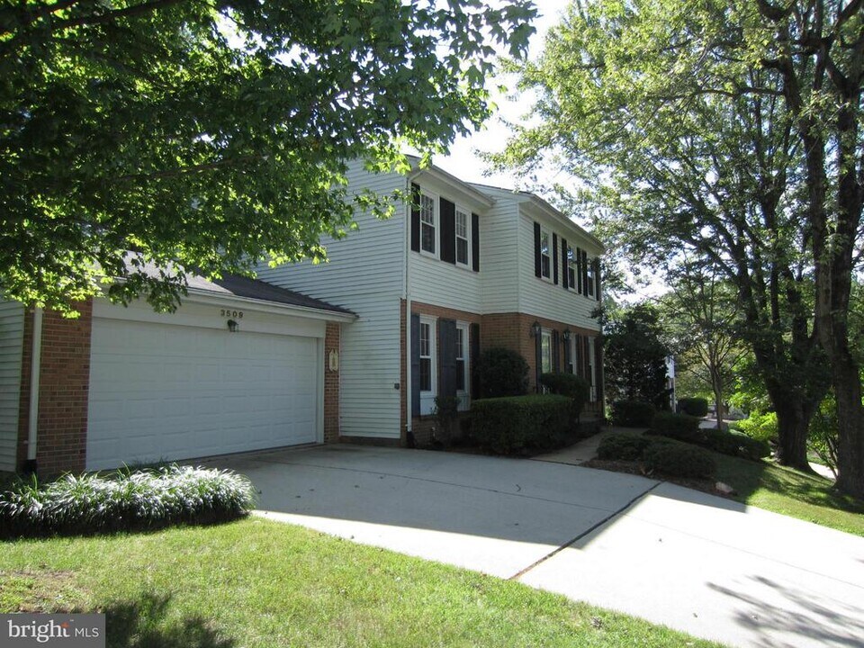 3509 Kings Cross Rd in Alexandria, VA - Building Photo