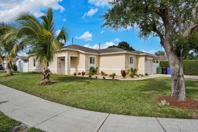 3021 NW 21st Ct in Fort Lauderdale, FL - Foto de edificio - Building Photo