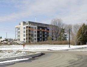 Quartier 440 in Laval, QC - Building Photo - Building Photo