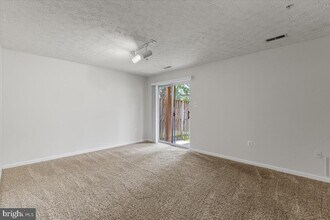 2562 Woodland Pl in Chesapeake Beach, MD - Foto de edificio - Building Photo