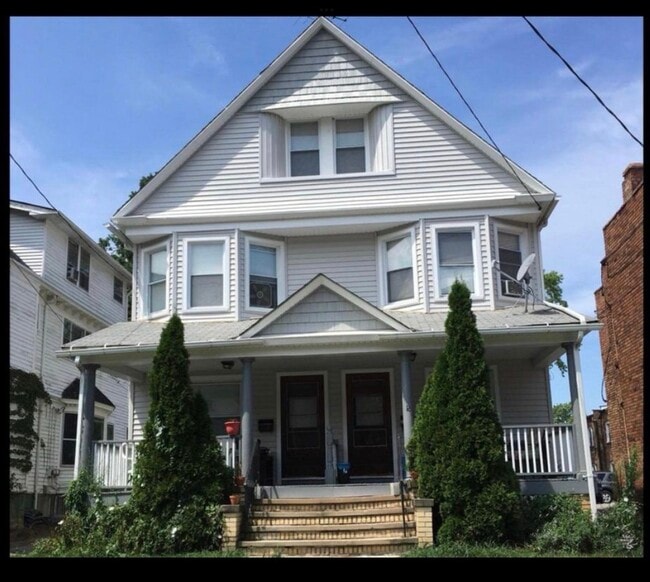 property at 1182 Warren Rd
