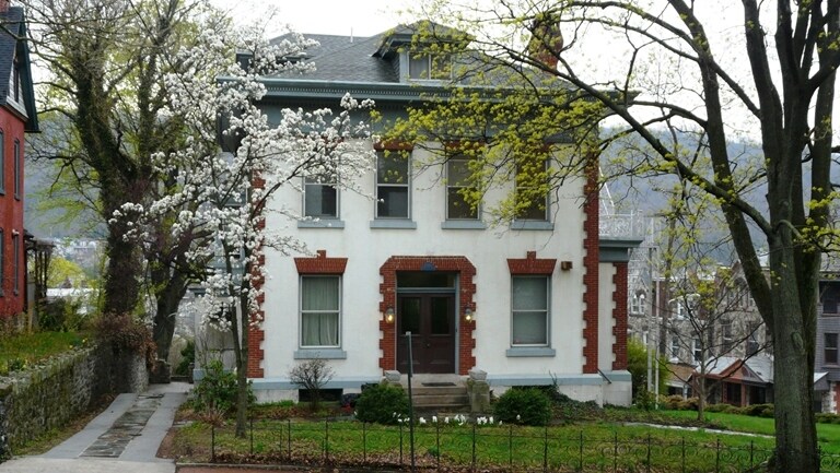 1500 Mineral Spring Rd in Reading, PA - Foto de edificio
