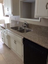 568 Glenhill Dr in Riverside, CA - Building Photo - Building Photo