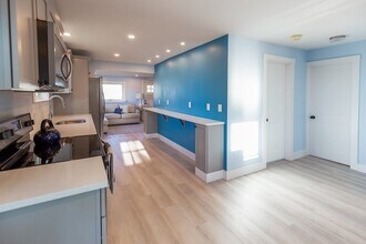 18 Beach St, Unit 1 in Plymouth, MA - Building Photo - Building Photo