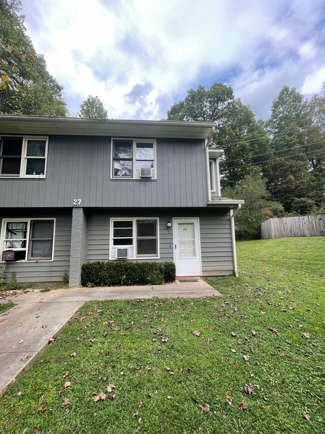 27 E Raccoon Rdg in Sylva, NC - Building Photo - Building Photo