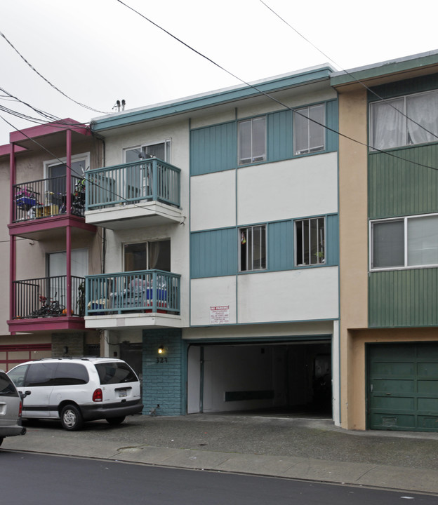 323 88th St in Daly City, CA - Building Photo