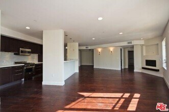 1636 S Beverly Glen Blvd in Los Angeles, CA - Building Photo - Building Photo