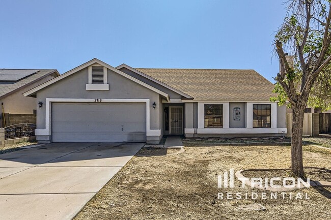 2718 N 87th Ave in Phoenix, AZ - Building Photo - Building Photo