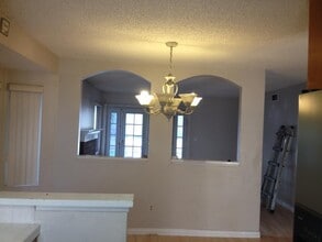 2047 Greenbriar St in Colton, CA - Building Photo - Building Photo