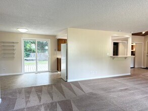 837 NE 194th St in Shoreline, WA - Building Photo - Building Photo