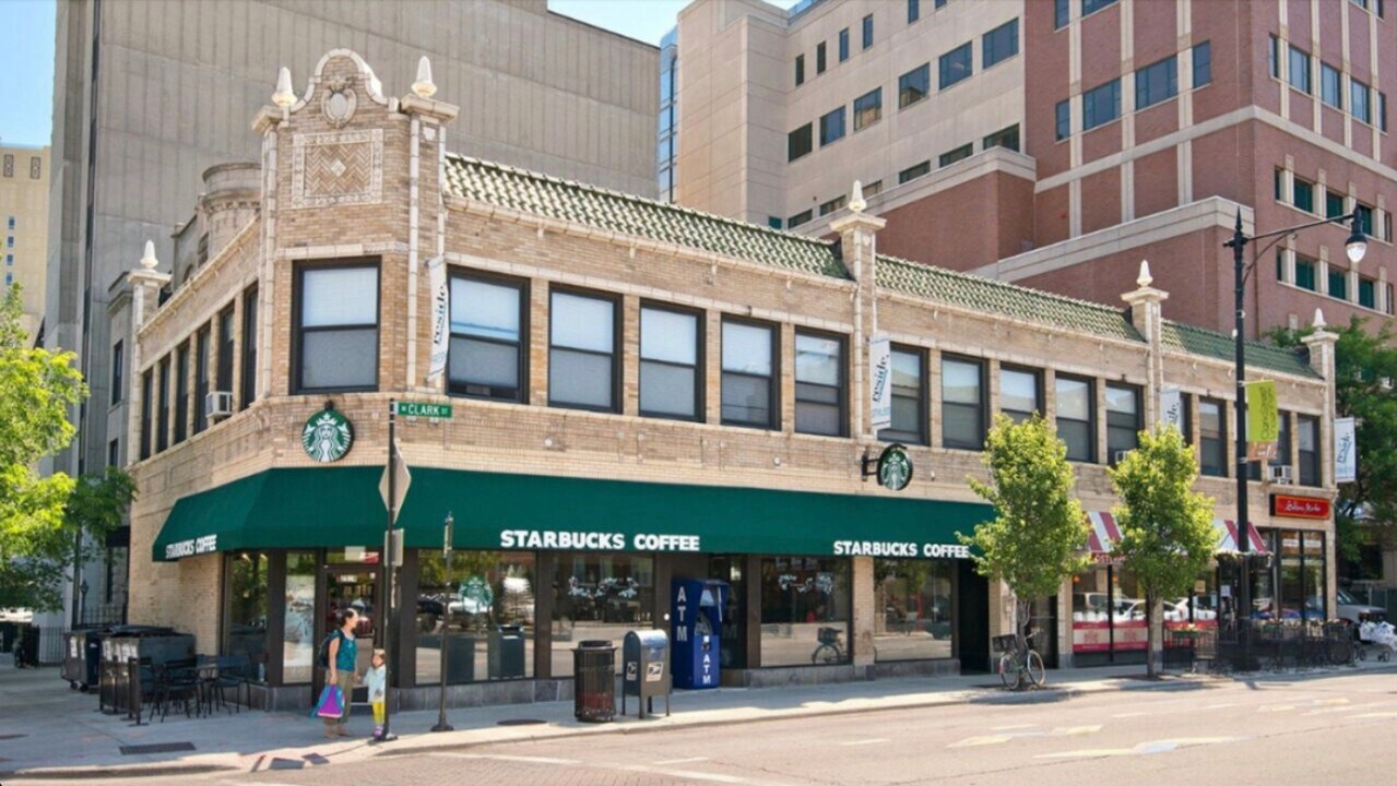 2525 N Clark St in Chicago, IL - Foto de edificio