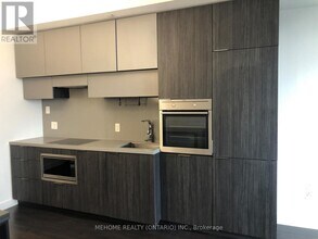 8 Eglinton Ave E in Toronto, ON - Building Photo - Building Photo