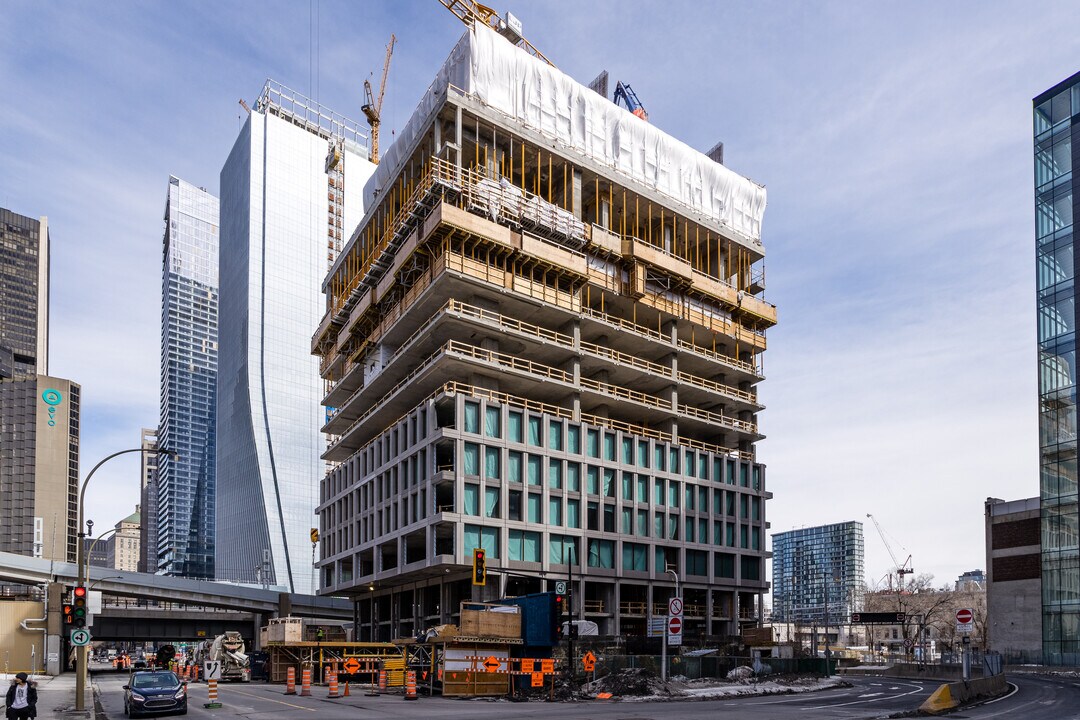 900 Saint-Antoine O in Montréal, QC - Building Photo