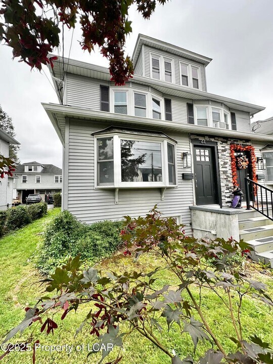 44 Shoemaker St in Kingston, PA - Building Photo