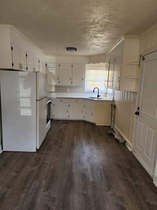 1117 State Rd S-21-525 in Florence, SC - Building Photo