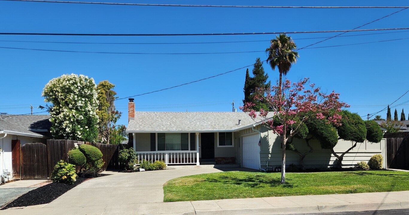 3960 Dartmouth Way in Livermore, CA - Foto de edificio