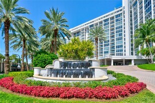 10275 Collins Ave in Bal Harbour, FL - Building Photo
