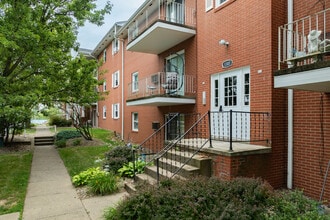 Hilltop Apartments in Canton, OH - Foto de edificio - Building Photo