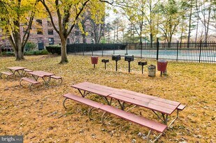 10320 Westlake Dr in Bethesda, MD - Building Photo