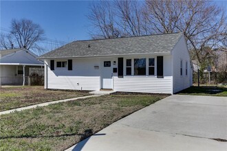 1935 Rawood Dr in Hampton, VA - Building Photo - Building Photo