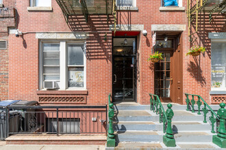 75 N Henry St in Brooklyn, NY - Building Photo - Building Photo