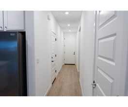 5348 Liberty Ship Wy in Sacramento, CA - Foto de edificio - Building Photo