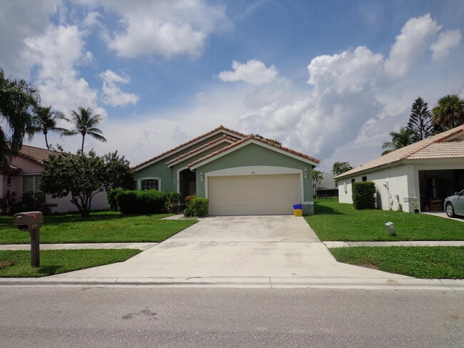 890 Lake Wellington Dr in Wellington, FL - Building Photo - Building Photo