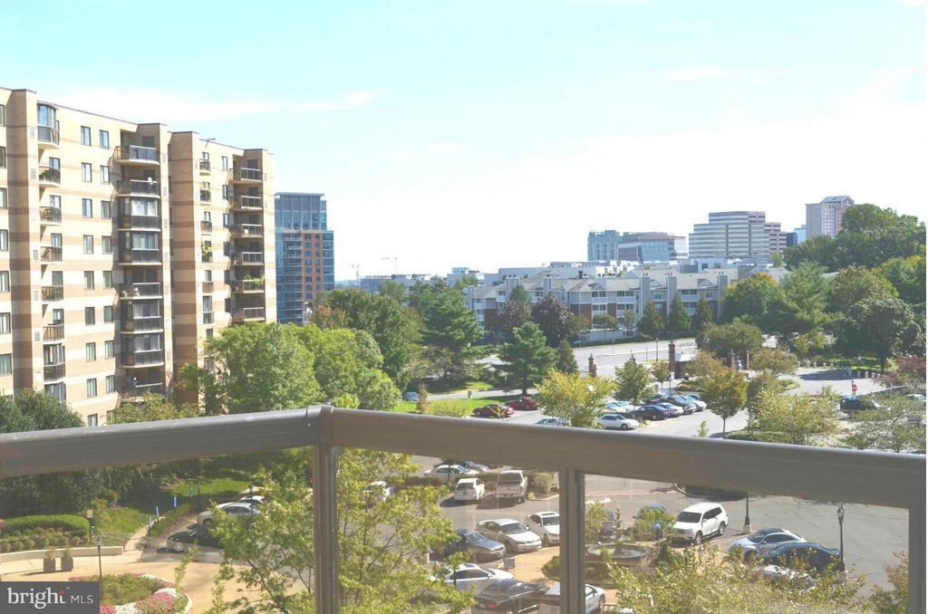 8380 Greensboro Dr in McLean, VA - Building Photo
