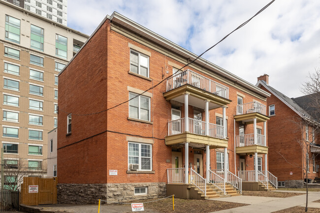 113-117 Daly Av