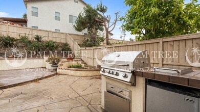 807 Via Bahia in San Marcos, CA - Foto de edificio - Building Photo