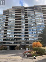 32 Clarissa Dr in Richmond Hill, ON - Building Photo