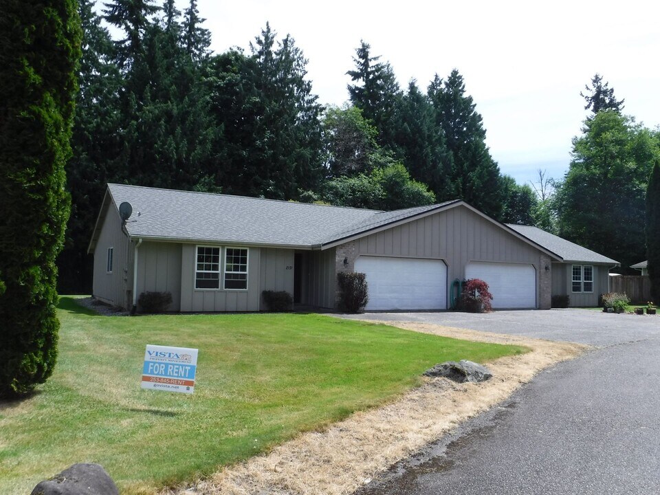 8131 116th St E in Puyallup, WA - Building Photo