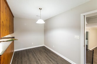 7031 N Kenwood Dr in Charleston, SC - Building Photo - Building Photo