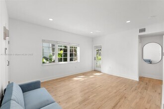 1211 Meridian Ave in Miami Beach, FL - Building Photo - Building Photo