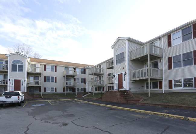 16 Mill St in Springvale, ME - Foto de edificio - Building Photo