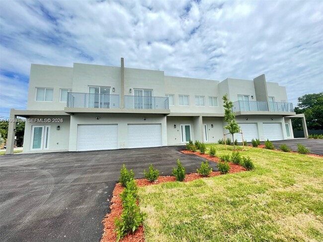 116 NW 10th St in Hallandale Beach, FL - Foto de edificio - Building Photo