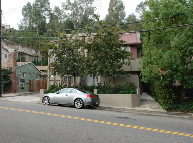 3915 Vineland Ave in Studio City, CA - Foto de edificio - Building Photo