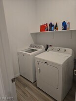 212 Wewatta Ave in Henderson, NV - Building Photo