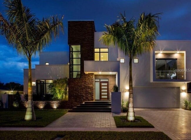 356 Bayview Dr NE in St. Petersburg, FL - Building Photo - Building Photo